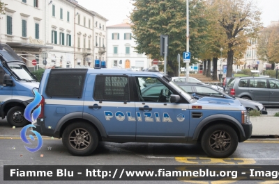 Land Rover Discovery 3
Polizia di Stato
Reparto Mobile
POLIZIA H1002
Parole chiave: Land Rover_Discovery3 Polizia_di_Stato POLIZIA_H1002