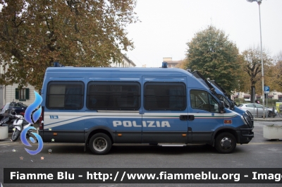 Iveco Daily V serie
Polizia di Stato
Reparto Mobile
*Nuova Livrea*
Allestito Sperotto
Decorazione Grafica Artlantis
POLIZIA H9653
Parole chiave: Iveco Daily_Vserie POLIZIAH9653