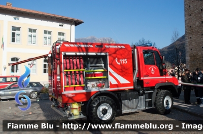 Mercedes-Benz Unimog U218
Vigili del Fuoco
Distretto di Trento
Corpo Volontario di Calavino
Allestita Kofler Fahrzeugbau 
VF 5J2 TN
Parole chiave: Mercedes_Benz Unimog_U218 Vigili_del_Fuoco Corpo_Volontario_Calavino VF_5J2_TN