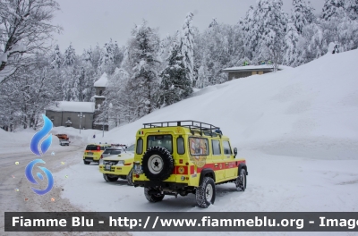 Land Rover Defender 110
Corpo Nazionale del Soccorso Alpino e
Speleologico Regione Toscana
XXXIII Delegazione
Stazione Appennino Toscano
Parole chiave: Land_Rover Defender_110