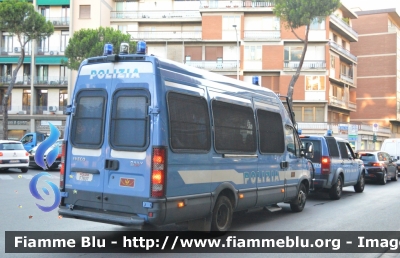 Iveco Daily IV serie
Polizia di Stato
Reparto Mobile
POLIZIA F7837
Parole chiave: Iveco Daily_IVserie POLIZIAF7837