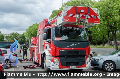 Volvo FE350
Vigili del Fuoco
Comando Provinciale di Firenze
Autoscala 24 MT Allestimento RED
VF 33226
Parole chiave: Volvo_FE350 VF33226