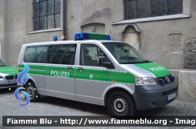 Volkswagen Transporter T5 
Bundesrepublik Deutschland - Germania
Landespolizei Bayern - München 
Polizia territoriale della Baviera - Monaco
Parole chiave: Volkswagen_Transporter_T5_Landespolizei_Bayern_Munchen