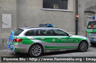 Bmw 535d F11 Touring
Bundesrepublik Deutschland - Germania
Landespolizei Bayern - München 
Polizia territoriale della Baviera - Monaco
Parole chiave: Bmw_535d_F11_Touring_Landespolizei_Bayern_Munchen