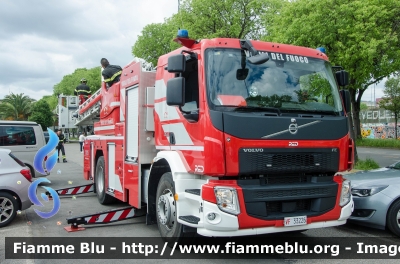 Volvo FE350
Vigili del Fuoco
Comando Provinciale di Firenze
Autoscala 24 MT Allestimento RED
VF 33226
Parole chiave: Volvo_FE350 VF33226