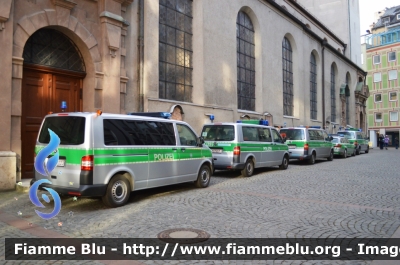 Volkswagen Transporter T6
Bundesrepublik Deutschland - Germania
Landespolizei Bayern - München 
Polizia territoriale della Baviera - Monaco
Parole chiave: Volkswagen_Transporter_T5_Restyle_Landespolizei_Bayern_Munchen