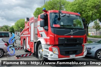 Volvo FE350
Vigili del Fuoco
Comando Provinciale di Firenze
Autoscala 24 MT Allestimento RED
VF 33226
Parole chiave: Volvo_FE350 VF33226