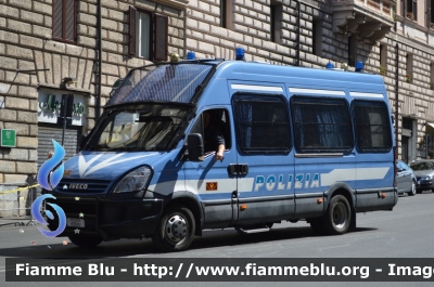 Iveco Daily IV serie
Polizia di Stato
Reparto Mobile
POLIZIA H0888
Parole chiave: Iveco_Daily_IV_serie_Polizia_di_Stato_Reparto_Mobile_POLIZIA_H0888_Festa_della_Repubblica_2014