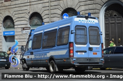 Iveco Daily IV serie
Polizia di Stato
Reparto Mobile
POLIZIA H0888
Parole chiave: Iveco_Daily_IV_serie_Polizia_di_Stato_Reparto_Mobile_POLIZIA_H0888_Festa_della_Repubblica_2014