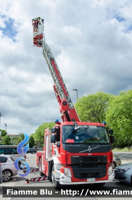 Volvo FE350
Vigili del Fuoco
Comando Provinciale di Firenze
Autoscala 24 MT Allestimento RED
VF 33226
Parole chiave: Volvo_FE350 VF33226