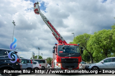 Volvo FE350
Vigili del Fuoco
Comando Provinciale di Firenze
Autoscala 24 MT Allestimento RED
VF 33226
Parole chiave: Volvo_FE350 VF33226