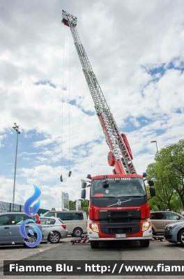 Volvo FE350
Vigili del Fuoco
Comando Provinciale di Firenze
Autoscala 24 MT Allestimento RED
VF 33226
Parole chiave: Volvo_FE350 VF33226