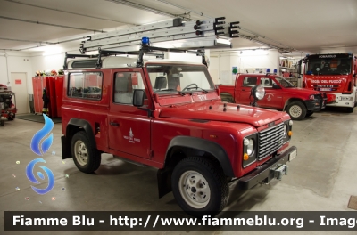 Land Rover Defender 90
Vigili del Fuoco
Distretto della Vallagarina
Corpo Volontario di Pomarolo (TN)
VF K03 TN
Parole chiave: Land_Rover Defender_90 VFK03TN