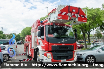 Volvo FE350
Vigili del Fuoco
Comando Provinciale di Firenze
Autoscala 24 MT Allestimento RED
VF 33226
Parole chiave: Volvo_FE350 VF33226