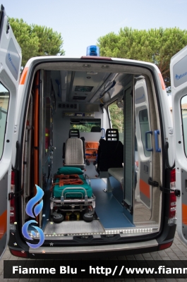 Mercedes-Benz Sprinter III serie restyle
Misericordia San Vincenzo (LI)
Allestita Mariani Fratelli
Particolare Vano Sanitario
Parole chiave: Mercedes_Benz Sprinter_IIIserie restyle Misericordia_San_Vincenzo