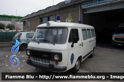 Fiat 238 E
Misericordia San Vincenzo (LI)
Automezzo Storico
Parole chiave: Fiat_238_E_ Misericordia_San_Vincenzo