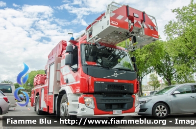 Volvo FE350
Vigili del Fuoco
Comando Provinciale di Firenze
Autoscala 24 MT Allestimento RED
VF 33226
Parole chiave: Volvo_FE350 VF33226