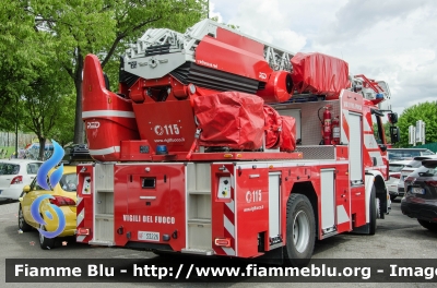 Volvo FE350
Vigili del Fuoco
Comando Provinciale di Firenze
Autoscala 24 MT Allestimento RED
VF 33226
Parole chiave: Volvo_FE350 VF33226