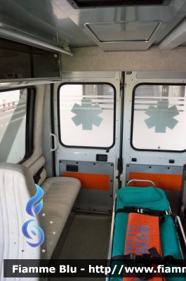 Fiat Ducato III serie
63 - Misericordia San Vincenzo (LI)
Sezione Venturina Terme
Allestita Mariani Fratelli
Ex Misericordia Poggibonsi (SI)
Particolare Vano Sanitario
Parole chiave: Fiat Ducato_IIIserie Misericordia_San_Vincenzo