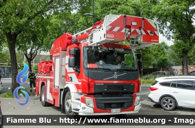 Volvo FE350
Vigili del Fuoco
Comando Provinciale di Firenze
Autoscala 24 MT Allestimento RED
VF 33226
Parole chiave: Volvo_FE350 VF33226