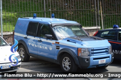 Land Rover Discovery 3
Polizia di Stato
Reparto Mobile
POLIZIA F9471
Parole chiave: Land_Rover_Discovery_3_POLIZIA_F9471_Polizia_di_Stato_Festa_della_Repubblica_2014