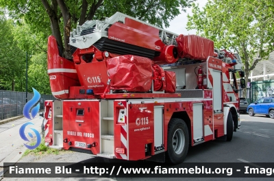 Volvo FE350
Vigili del Fuoco
Comando Provinciale di Firenze
Autoscala 24 MT Allestimento RED
VF 33226
Parole chiave: Volvo_FE350 VF33226