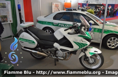 Honda Deauville II serie
Polizia Locale
Comune di Brescia

Esposta al REAS 2013
Parole chiave: Honda_Deauville_II_serie_Polizia_Locale_Brescia_REAS_2013