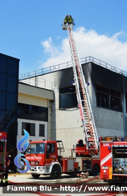 Iveco EuroFire 150E27 I serie
Vigili del Fuoco
Comando Provinciale di Firenze
Distaccamento di Empoli
AutoScala da 27 metri allestimento Iveco-Magirus
VF 22233
Parole chiave: Iveco_EuroFire_150E27_I_serie_Vigili_del_Fuoco_VF_22233