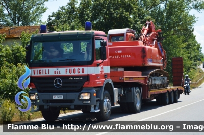 Mercedes-Benz Actros 2044 4x4 II serie
Vigili del Fuoco
Comando Provinciale di Firenze
Trattore stradale con semirimorchio De Angelis
VF 24083
Parole chiave: Mercedes-Benz Actros_2044_4x4_IIserie VF24083