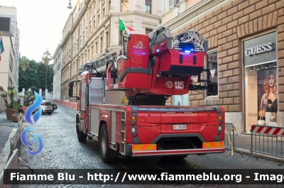 Iveco EuroCargo 180E32 III serie
Vigili del Fuoco
Comando Provinciale di Roma
AutoScala M39L da 39 metri allestimento Magirus
VF 27497
Parole chiave: Iveco EuroCargo_180E32_IIIserie Vigili_del_Fuoco Comando_Provinciale_Roma VF27497