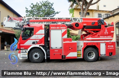 Volvo FE350
Vigili del Fuoco
Comando Provinciale di Firenze
Autoscala 24 MT Allestimento RED
VF 33226
Parole chiave: Volvo_FE350 VF33226