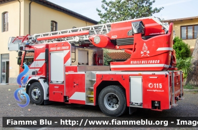 Volvo FE350
Vigili del Fuoco
Comando Provinciale di Firenze
Autoscala 24 MT Allestimento RED
VF 33226
Parole chiave: Volvo_FE350 VF33226