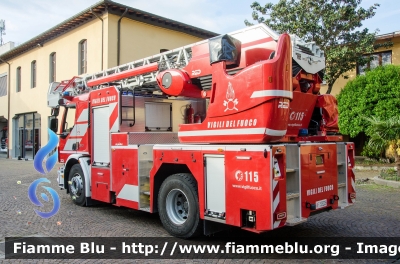 Volvo FE350
Vigili del Fuoco
Comando Provinciale di Firenze
Autoscala 24 MT Allestimento RED
VF 33226
Parole chiave: Volvo_FE350 VF33226