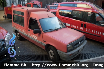 Renault Express
Vigili del Fuoco
Comando Provinciale di Roma
VF 20033
Parole chiave: Renault_Express Vigili_del_Fuoco Comando_Provinciale_Roma VF20033