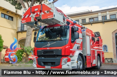 Volvo FE350
Vigili del Fuoco
Comando Provinciale di Firenze
Autoscala 24 MT Allestimento RED
VF 33226
Parole chiave: Volvo_FE350 VF33226