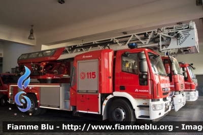 Iveco EuroCargo 180E32 III serie
Vigili del Fuoco
Comando Provinciale di Roma
AutoScala M39L da 39 metri allestimento Magirus
VF 27497
Parole chiave: Iveco EuroCargo_180E32_IIIserie Vigili_del_Fuoco Comando_Provinciale_Roma VF27497