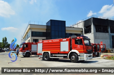 Mercedes-Benz Atego 1828 I serie
Vigili del Fuoco
Comando Provinciale di Pistoia
AutoBottePompa allestimento Bai
VF 22454
Parole chiave: Mercedes_Benz_Atego_1828_I_serie_Vigili_del_Fuoco_VF_22454