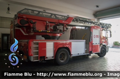 Iveco EuroCargo 180E32 III serie
Vigili del Fuoco
Comando Provinciale di Roma
AutoScala M39L da 39 metri allestimento Magirus
VF 27497
Parole chiave: Iveco EuroCargo_180E32_IIIserie Vigili_del_Fuoco Comando_Provinciale_Roma VF27497