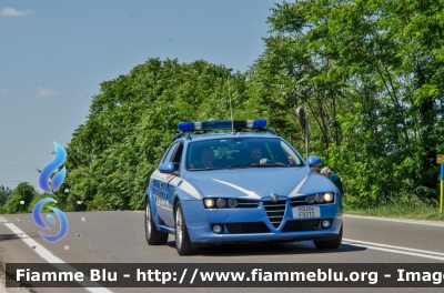 Alfa Romeo 159 Sportwagon Q4
Polizia di Stato
Polizia Stradale
POLIZIA F9372
In scorta al Giro d'Italia 2017
Parole chiave: Alfa-Romeo 159_Sportwagon_Q4 POLIZIAF9372 Giro_Italia_2017