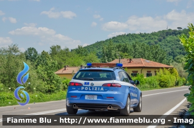 Alfa Romeo 159 Sportwagon Q4
Polizia di Stato
Polizia Stradale
POLIZIA F9372
In scorta al Giro d'Italia 2017
Parole chiave: Alfa-Romeo 159_Sportwagon_Q4 POLIZIAF9372 Giro_Italia_2017