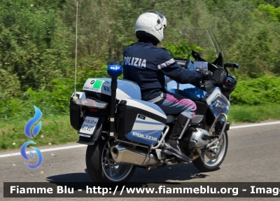 Bmw R1200RT II serie
Polizia di Stato
Polizia Stradale
POLIZIA G2421
in scorta al Giro d'Italia 2017
Parole chiave: Bmw R1200RT_IIserie POLIZIAG2421 Giro_Italia_2017