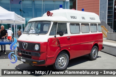 Alfa Romeo F12
Vigili del Fuoco
Comando Provinciale di Firenze
Distaccamento Permanente di Firenze Ovest (FI)
Autolettiga storica
VF 12107
Parole chiave: Alfa_Romeo F12_VF12107