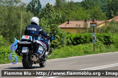 Bmw R1200RT II serie
Polizia di Stato
Polizia Stradale
POLIZIA G2663
in scorta al Giro d'Italia 2017
Parole chiave: Bmw R1200RT_IIserie POLIZIAG2663 Giro_Italia_2017