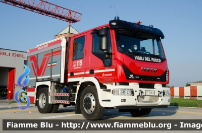 Iveco EuroCargo 140E25 IV serie
Vigili del Fuoco
Comando Provinciale di Brescia
Distaccamento Volontario di Chiari
Allestimento Magirus
VF 30816
Parole chiave: Iveco EuroCargo_140E25_IVserie VF30816