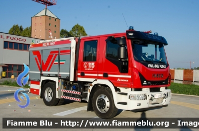 Iveco EuroCargo 140E25 IV serie
Vigili del Fuoco
Comando Provinciale di Brescia
Distaccamento Volontario di Chiari
Allestimento Magirus
VF 30816
Parole chiave: Iveco EuroCargo_140E25_IVserie VF30816