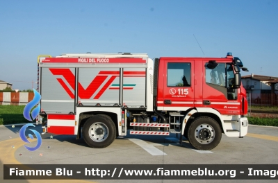 Iveco EuroCargo 140E25 IV serie
Vigili del Fuoco
Comando Provinciale di Brescia
Distaccamento Volontario di Chiari
Allestimento Magirus
VF 30816
Parole chiave: Iveco EuroCargo_140E25_IVserie VF30816