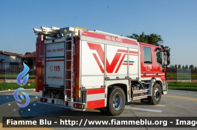 Iveco EuroCargo 140E25 IV serie
Vigili del Fuoco
Comando Provinciale di Brescia
Distaccamento Volontario di Chiari
Allestimento Magirus
VF 30816
Parole chiave: Iveco EuroCargo_140E25_IVserie VF30816