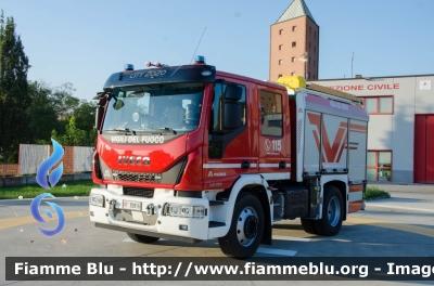 Iveco EuroCargo 140E25 IV serie
Vigili del Fuoco
Comando Provinciale di Brescia
Distaccamento Volontario di Chiari
Allestimento Magirus
VF 30816
Parole chiave: Iveco EuroCargo_140E25_IVserie VF30816