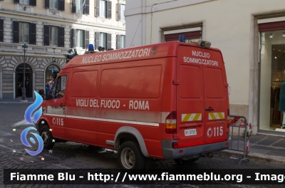 Mercedes-Benz Sprinter 4x4 II serie
Vigili del Fuoco
Comando Provinciale di Roma
Nucleo Soccorso Subacqueo e Acquatico
VF 21727
Parole chiave: Mercedes_Benz Sprinter_4x4_IIserie VF21727