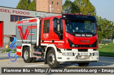 Iveco EuroCargo 140E25 IV serie
Vigili del Fuoco
Comando Provinciale di Brescia
Distaccamento Volontario di Chiari
Allestimento Magirus
VF 30816
Parole chiave: Iveco EuroCargo_140E25_IVserie VF30816